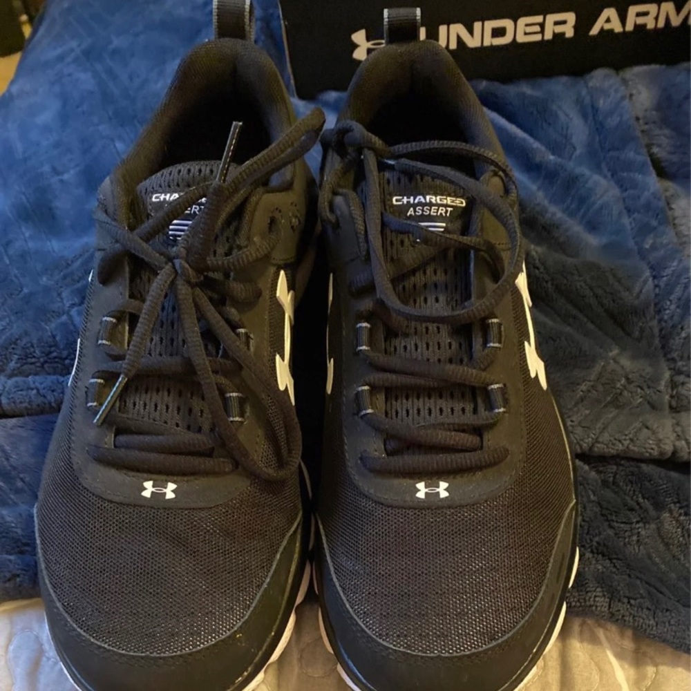 Like new women’s 11W running shoes
